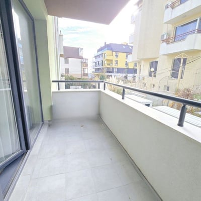Location d’un spacieux appartement de 3 pièces, quartier Briz, Varna, Bulgarie